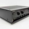 Perfil derecho del Sony TA-F570ES resaltando los detalles de su diseño y botones dentro del panel