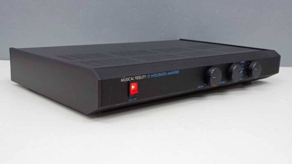 Vista lateral del amplificador integrado Musical Fidelity B1