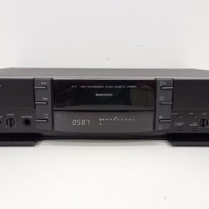 Vista frontal de la pletina de cassette Grundig Fine Arts CF4, mostrando su elegante diseño minimalista